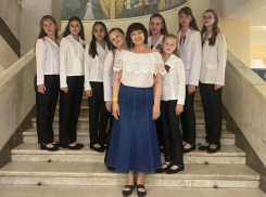 «Радуга» из Волжского покоряет Казань: юные вокалистки привезли награды с международного конкурса!