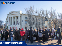 В Волжском прошел митинг в честь 125-летия Федора Логинова — основателя города
