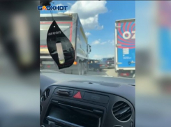 Из-за аварии волжане стоят в пробке на улице Логинова