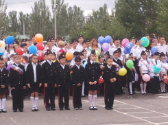 Кадетская школа в Волжском встретила новый учебный год без директора 