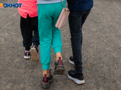 Волжане требуют лишить родительских прав мать, дети которой просят еду на улице