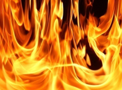 В Калачевском районе пенсионерка скончалась после падения в костер