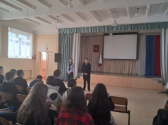 Волжские полицейские провели урок безопасности для школьников