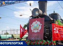 В Волжский в День Победы прибыл легендарный «Воинский эшелон»: фоторепортаж