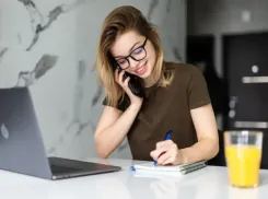 Любишь общаться по телефону? В успешную компанию требуется регистратор