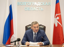 Андрей Бочаров поручил привести в порядок дороги Волгоградской области после зимы