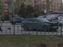 Влетел в дерево из-за лихача: последствия аварии в Волжском