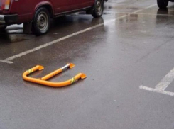 Две парковки, которые жители оградили самовольно, снесли во дворах Волжского