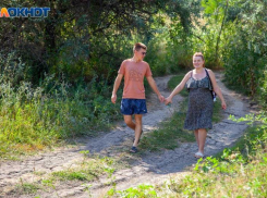 Со слезами на глазах волжане провожают уходящее лето