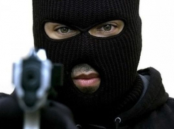 В Волгограде двое мужчин раздели прохожего, чтобы согреться 
