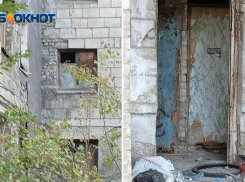 В волжском гетто из-за забитого трубопровода мусор стали выкидывать в окно