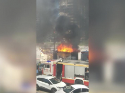 В МЧС раскрыли подробности пожара на площади Ленина в Волжском: видео