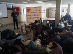 Киберфизкульт привет! Необычный забег с дополненной реальностью прошел в Волжском