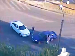 Нежное ДТП: дамы за рулем не поделили дорогу