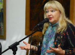 Волжане встретились с заслуженной артисткой РФ Натальей Гвоздиковой