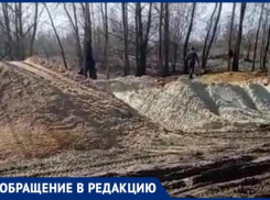 В Волга-Ахтубинской пойме начали строить частный дом прямо на берегу реки: видео