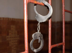 В Волжском трое молодчиков пытались раскурочить авто и были пойманы