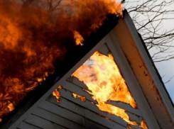 Частный дом горел в Быковском районе