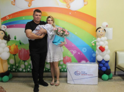 Первенец в семье из Мариуполя родился в Волжском