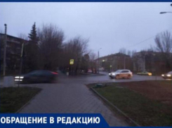 Дети рискуют своей жизнью: в Волжском жалуются на отсутствие светофора на кольце
