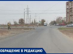 «Выезд затруднен и опасен»: жители пожаловались на отсутствие светофора в Волжском