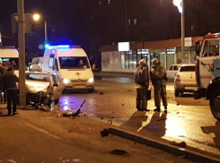 «Девятка» влетела в столб, уходя от столкновения с нарушителем на «Рено» в Волжском