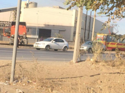 Водитель фуры не в адеквате перегородил проезд трамваям Волжского