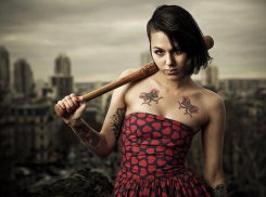 Ревнивая волжанка отхлестала возлюбленного и подругу бейсбольной битой