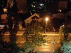 «Тьма кромешная, а на остановке даже крыши нет»: волжанка пожаловалась на проблемы в 12-м микрорайоне