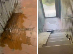 Ароматные сюрпризы каждую ночь появляются в подъезде МКД в Волжском