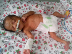 «Пусть едет обратно»: как читатели отреагировали на новость о маленьком сироте