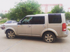 Наглого водителя наказали за парковку на пешеходной дорожке в Волжском