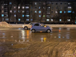 В Волжском 16-летнего сбили сразу 2 машины: подросток в больнице