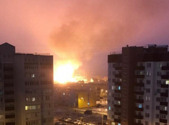 Дом и автомобиль сгорели при пожаре в Волжском