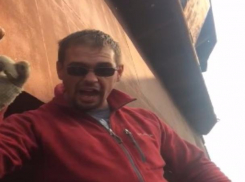 Алкаш-блогер появился на заводе в Волжском