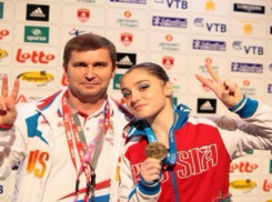 Золото на Олимпиаде в Рио помог завоевать гимнасткам  волжанин Евгений  Гребенкин