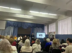 Как в Волжском готовятся защищать детей на дорогах в новогодние праздники?