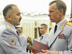 Круглым отличником академии МВД стал главный полицейский Волжского Павел Гищенко 