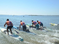 Юные волжане стали победителями соревнований по сапсерфингу в Саратове 