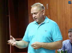 Таксисты Волжского позвали мэра на разговор