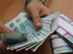 Перед судом предстал волгоградец: «решала» пообещал «отмазать» чужого сына за 2,5 миллиона рублей