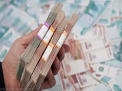 Три миллиона штрафа за взятку в 300 тысяч получила налоговый инспектор Петросян в Волжском 