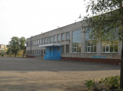 Власти города выделили миллион на ремонт школы №22 в Волжском