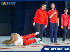 Падали, вставали и нацепляли платья: лига смеха прошла при полном аншлаге