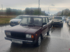 В Волжском водитель Kia Spectra не уберег свою молодую пассажирку