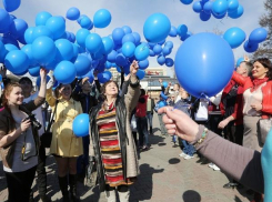 Волжане решили выпустить синие шарики в День аутиста