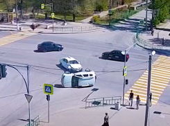 Опасный маневр привел к ДТП в Волжском