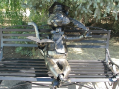 В Волжском ученому коту с площади Ленина оторвали задние лапы