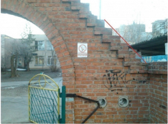 Волжан беспокоит травмоопасная арка при входе в детский сад
