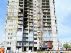 Волжские дольщики ждут новоселья: второй замороженный дом ЖК «АхтубаСитиПарк» готов наполовину